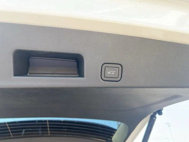 New 2026 Summit White GMC Elevation image 36