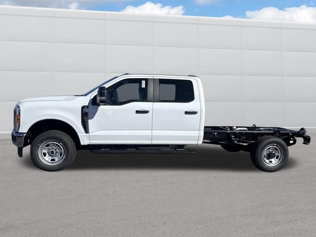 New 2026 Oxford White Ford F-350® XL image 2
