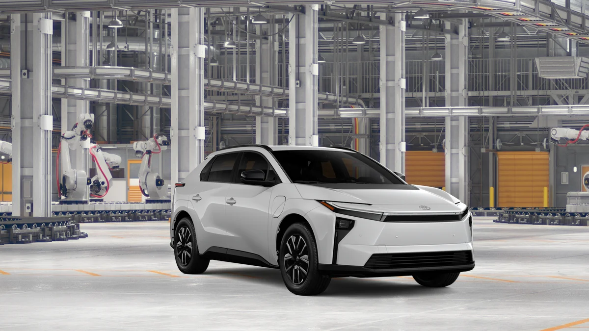 New 2027 Wind Chill Pearl Toyota XLE image 15