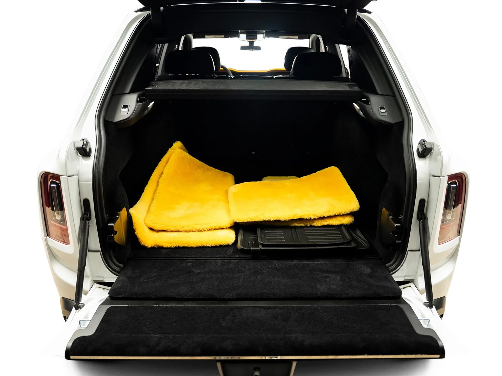 Used 2023 White Rolls-Royce Black Badge image 57