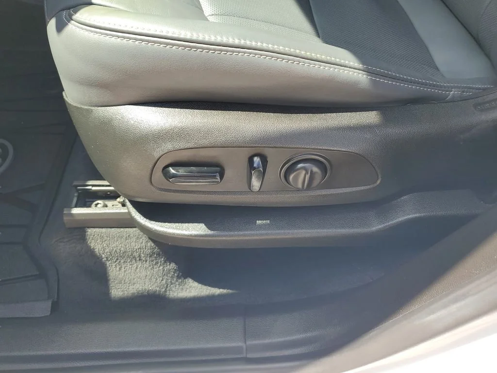 Used 2021 (Includes Satin Nickel lower exterior accent color.) Buick Essence image 16