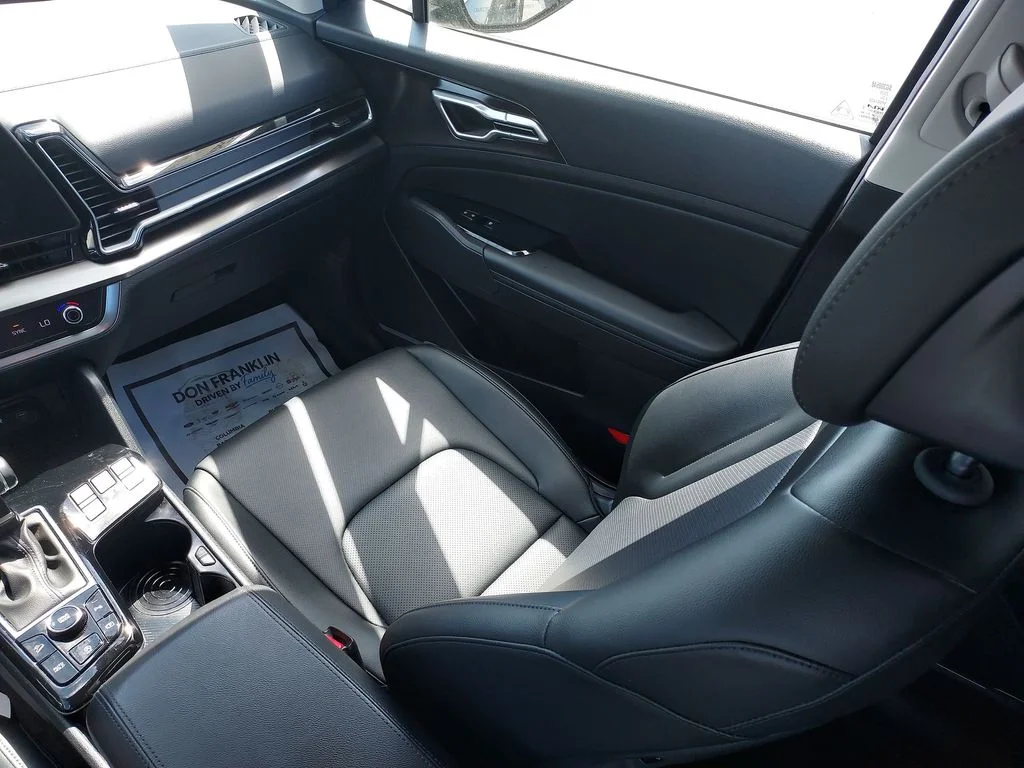 Used 2025 Black Kia EX image 11
