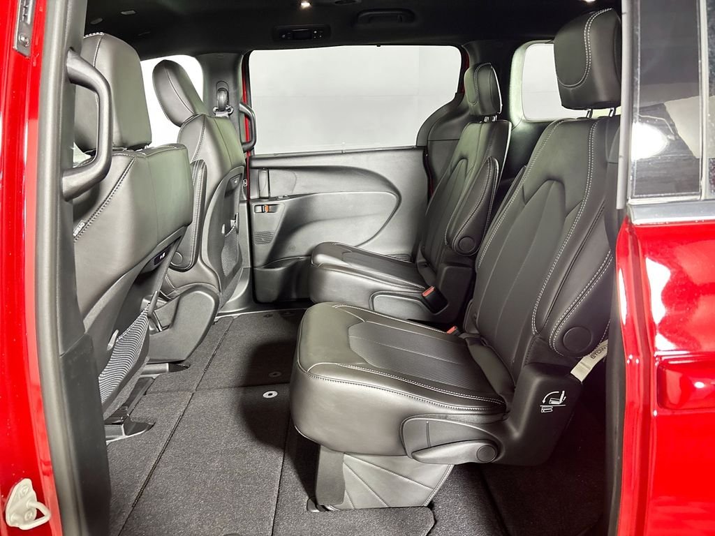 New 2026 Red Hot Pearl-Coat Exterior Paint Chrysler Select image 20