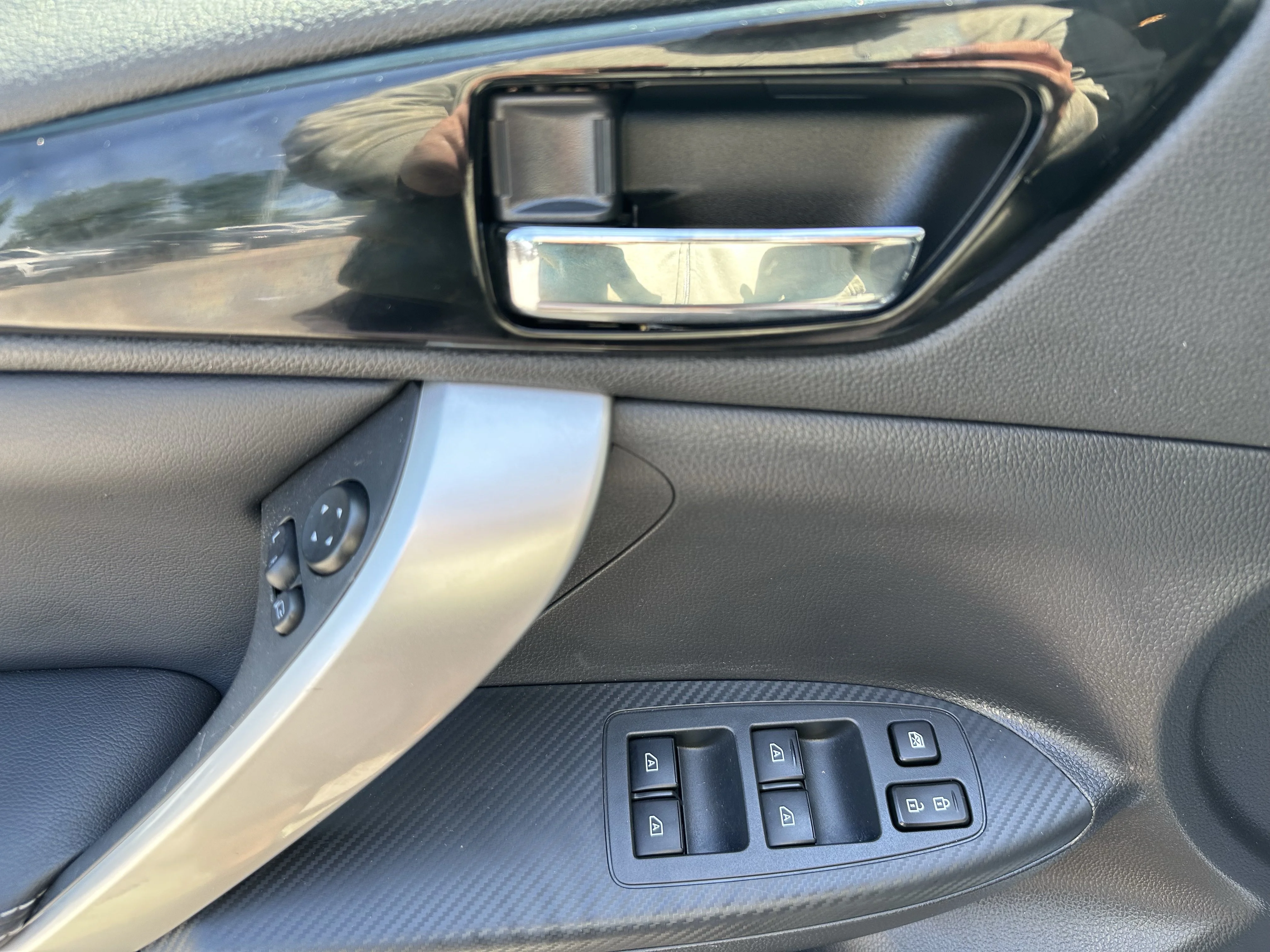 Certified Used 2024 Black Mitsubishi SE image 9