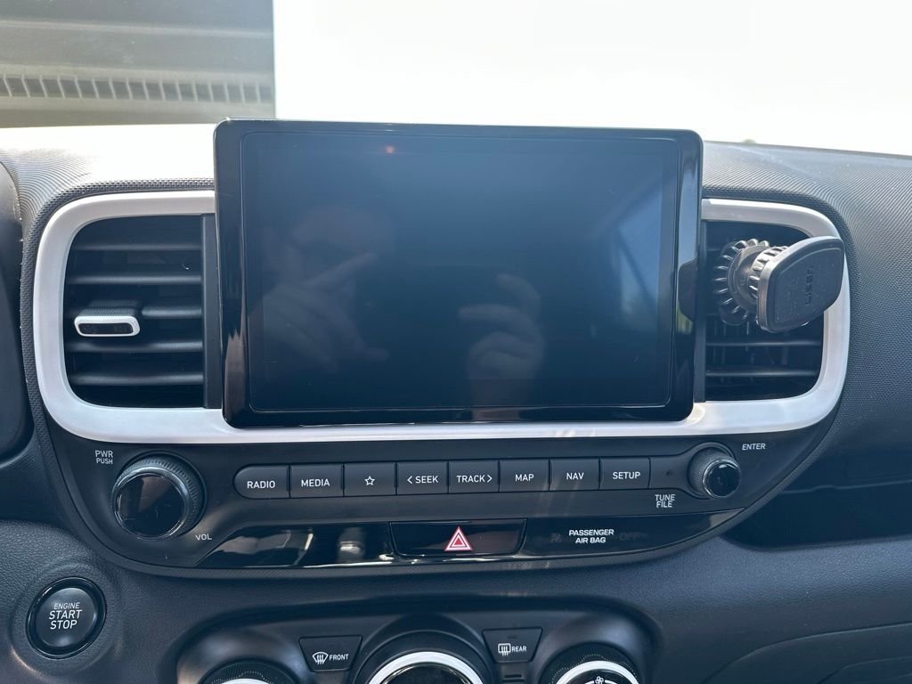 Used 2023 White Hyundai Limited image 18
