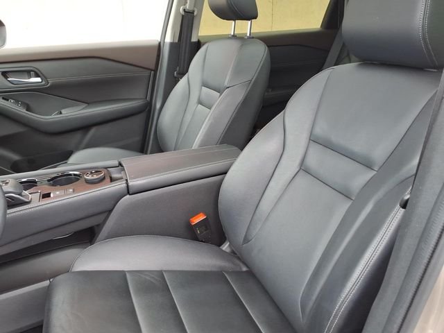 Used 2023 Gold Nissan SL image 9