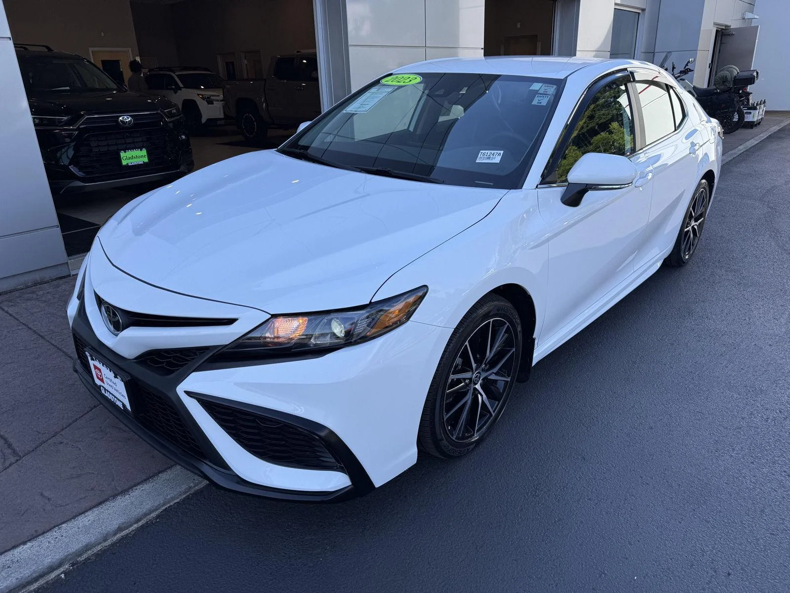 Used 2023 Ice Cap Toyota SE image 4