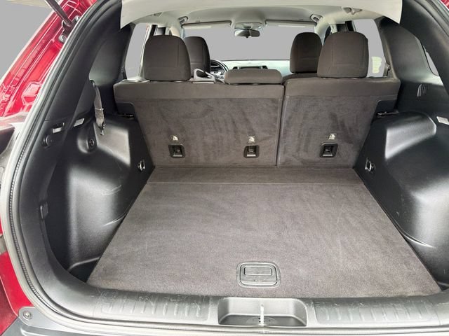 Used 2019  Jeep Latitude image 13