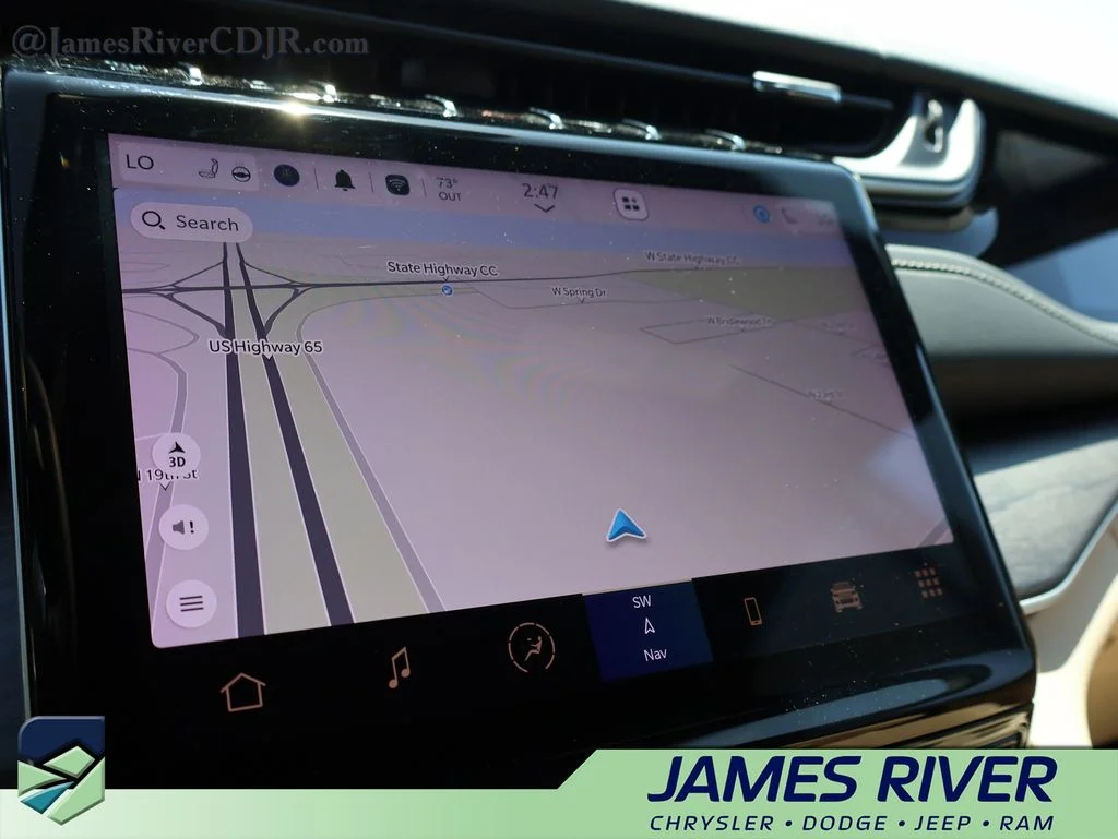 Used 2022 White Jeep 4xe image 37