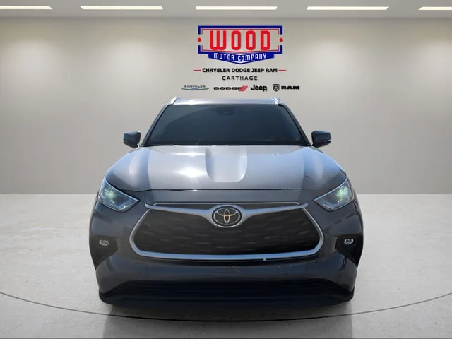 Used 2021 Magnetic Gray Metallic Toyota XLE image 14