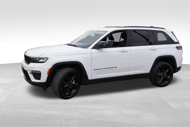 Used 2025 White/off-white Jeep Limited image 10