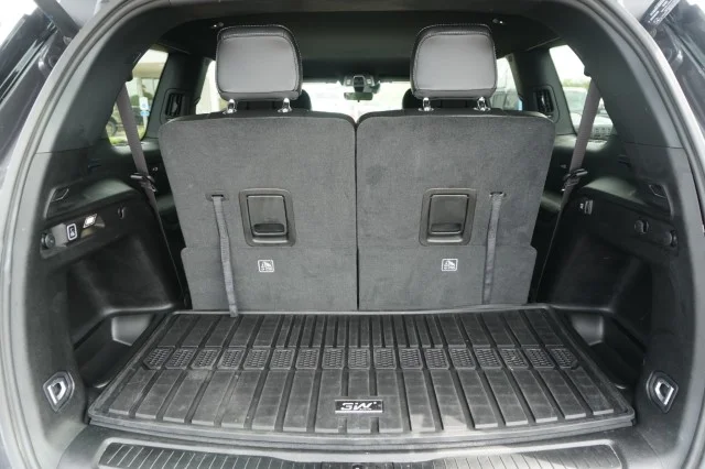Used 2025  Jeep Laredo X image 7