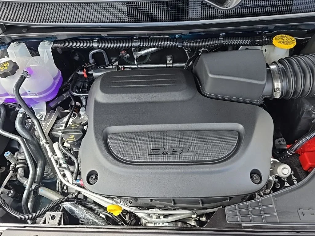 2025 Chrysler Pacifica Select - Photo 28