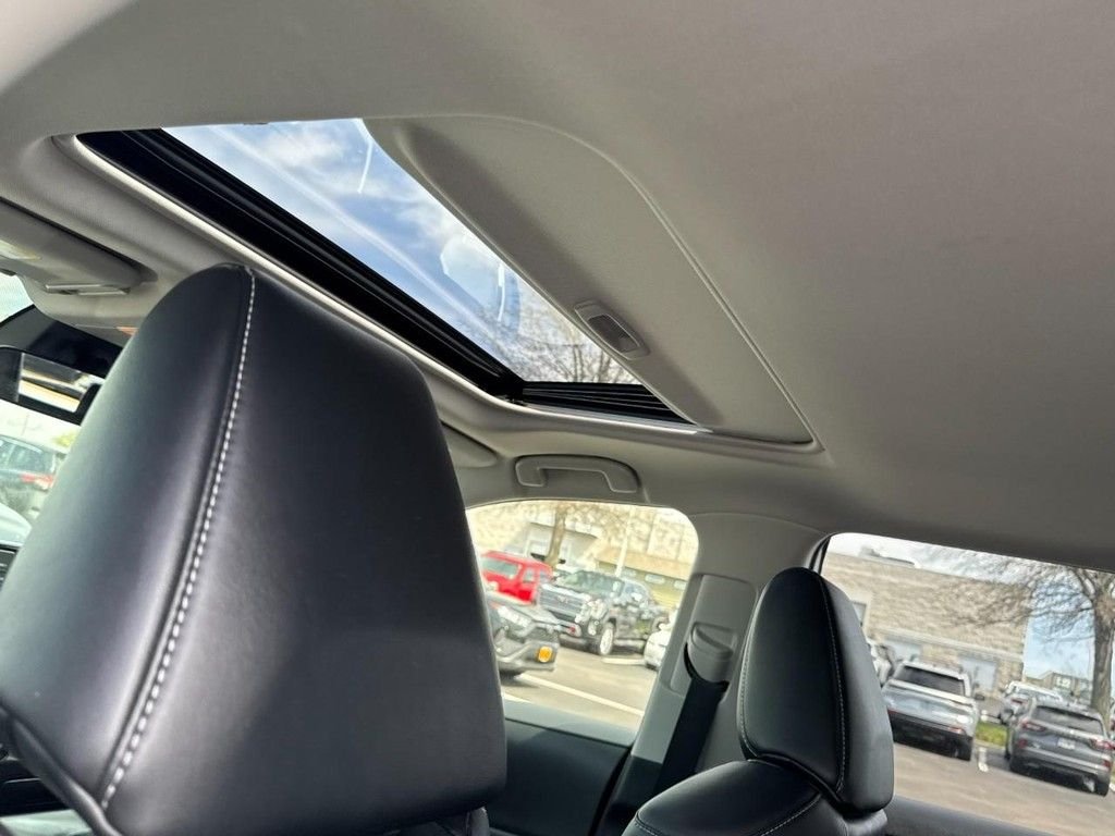 Used 2020 Silver Toyota XLE Premium image 11