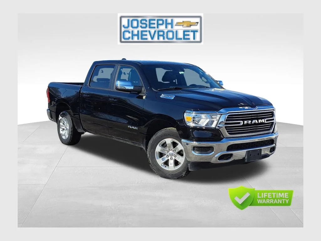 2024 RAM 1500 Laramie 4x4 Crew Cab 5'7's photo