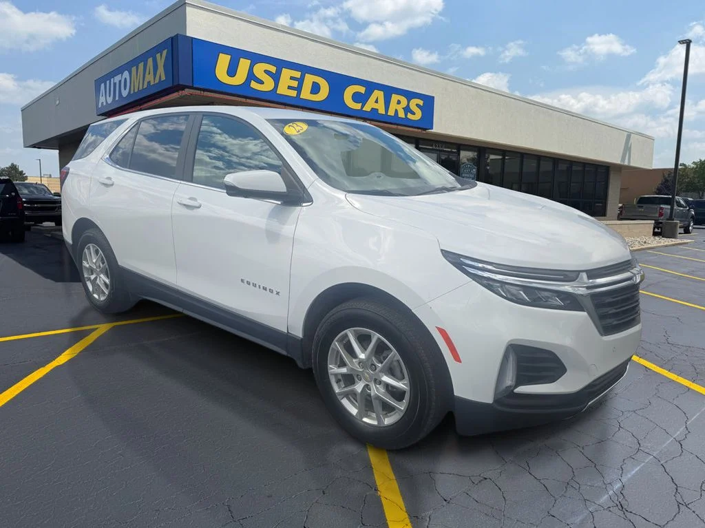Used 2023 Summit White Chevrolet LT image 4