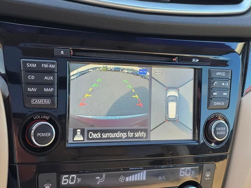 Used 2015 Red Nissan SL image 5