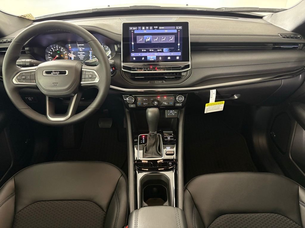 New 2026 Bright White Clear-Coat Exterior Paint Jeep Latitude image 34