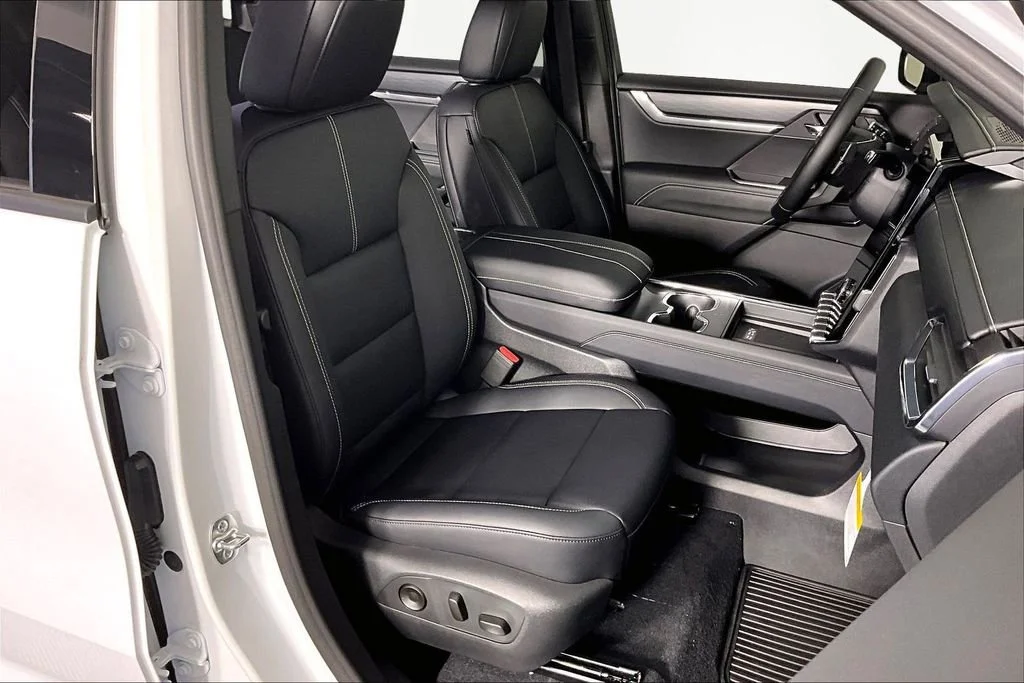 New 2026 Summit White GMC Elevation image 12