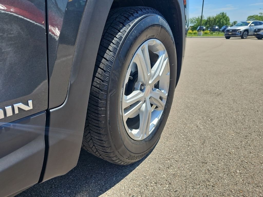 Used 2020 Gray GMC SLE image 35