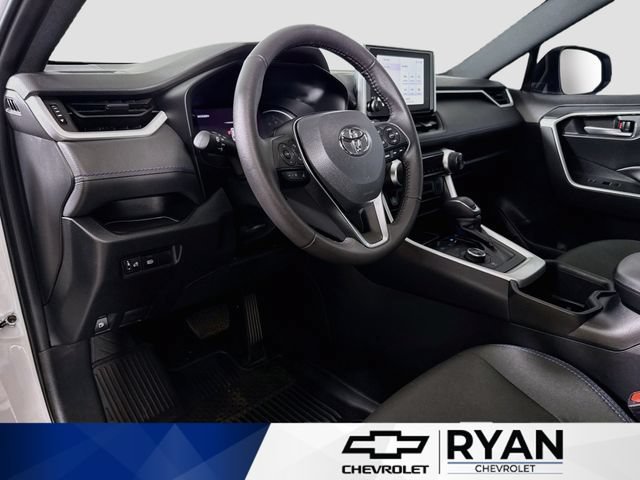 Used 2024  Toyota Hybrid SE image 9
