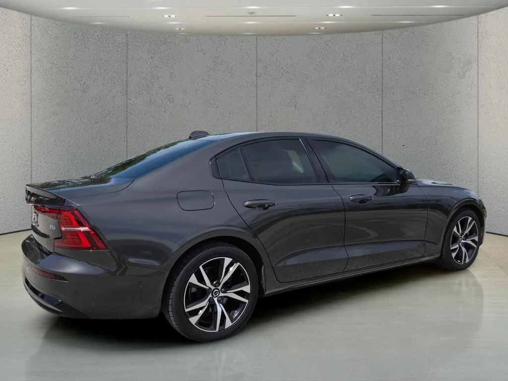 Used 2025 Platinum Gray Metallic Volvo Plus image 4