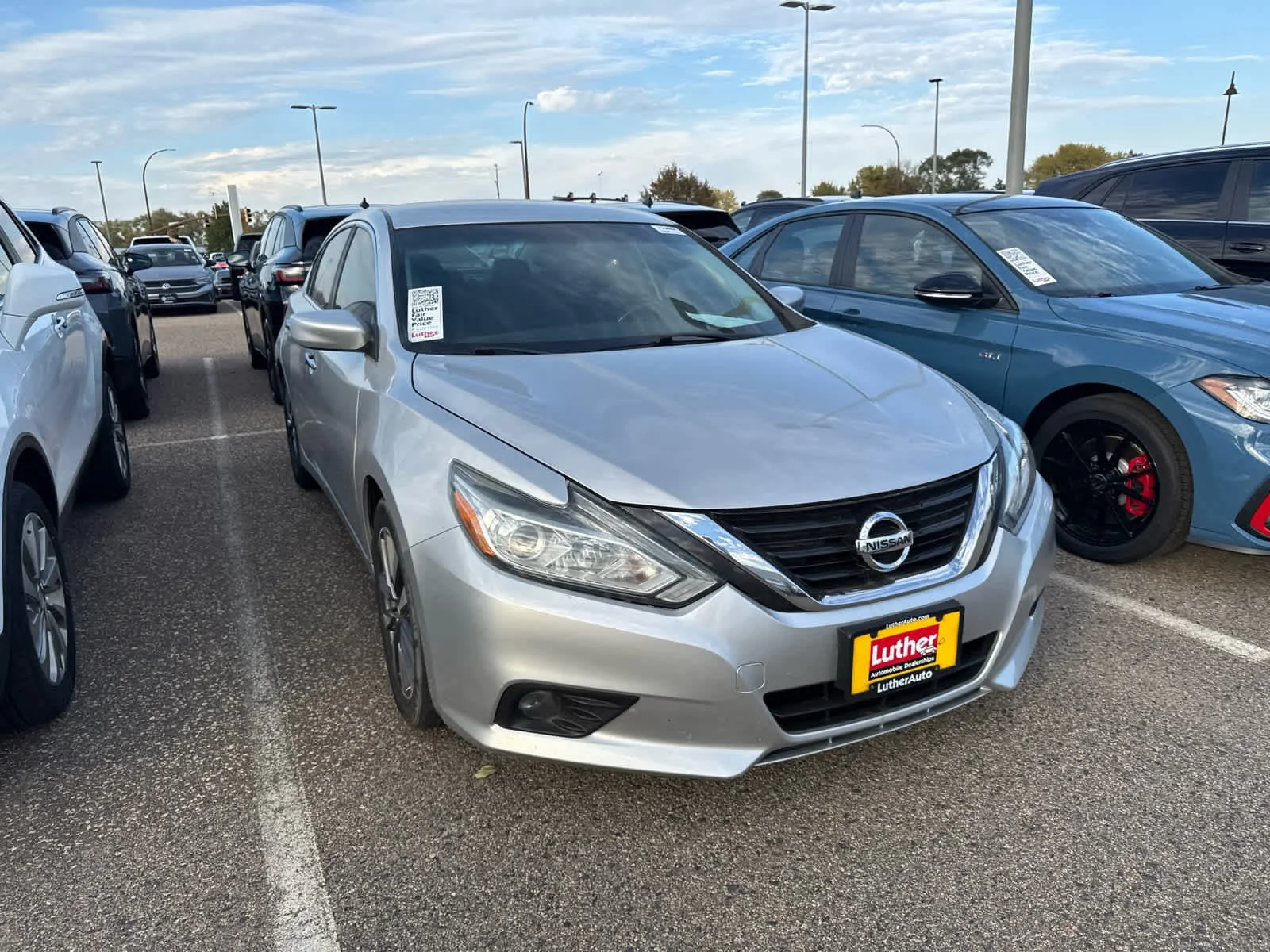 Used 2017 Nissan Altima SV with VIN 1N4AL3AP2HC283462 for sale in Minneapolis, MN