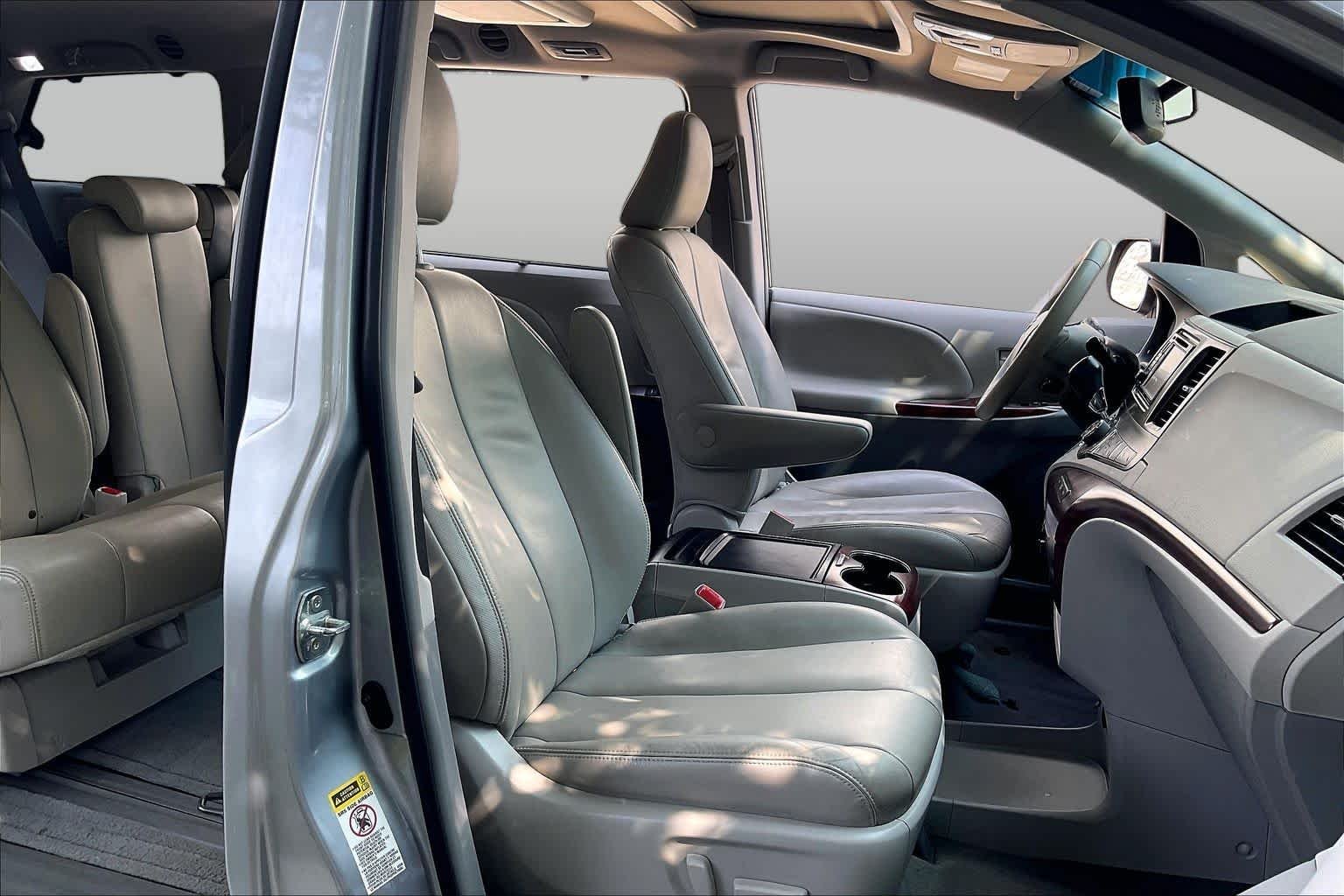 Used 2014 Silver Sky Metallic Toyota XLE image 8