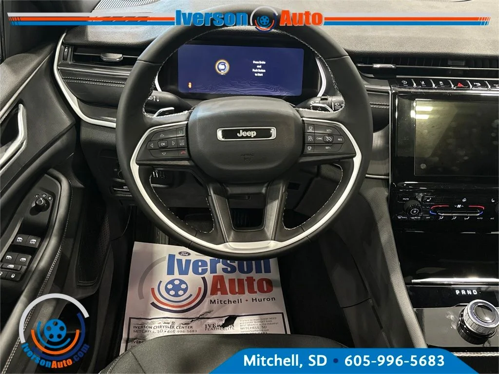 New 2026 Baltic Gray Metallic Clear-Coat Exterior Paint Jeep Laredo X image 23