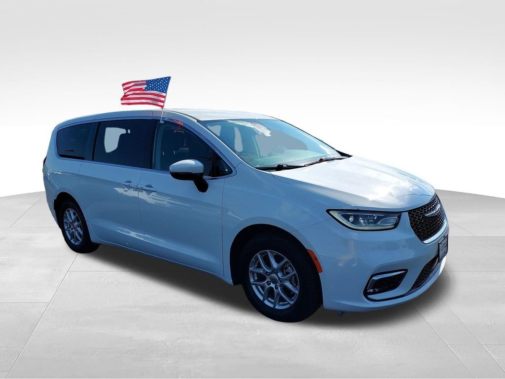 Used 2023 White Chrysler Touring L image 7