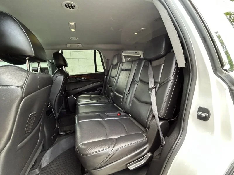 Used 2019 White Cadillac Sport Utility 4D image 40