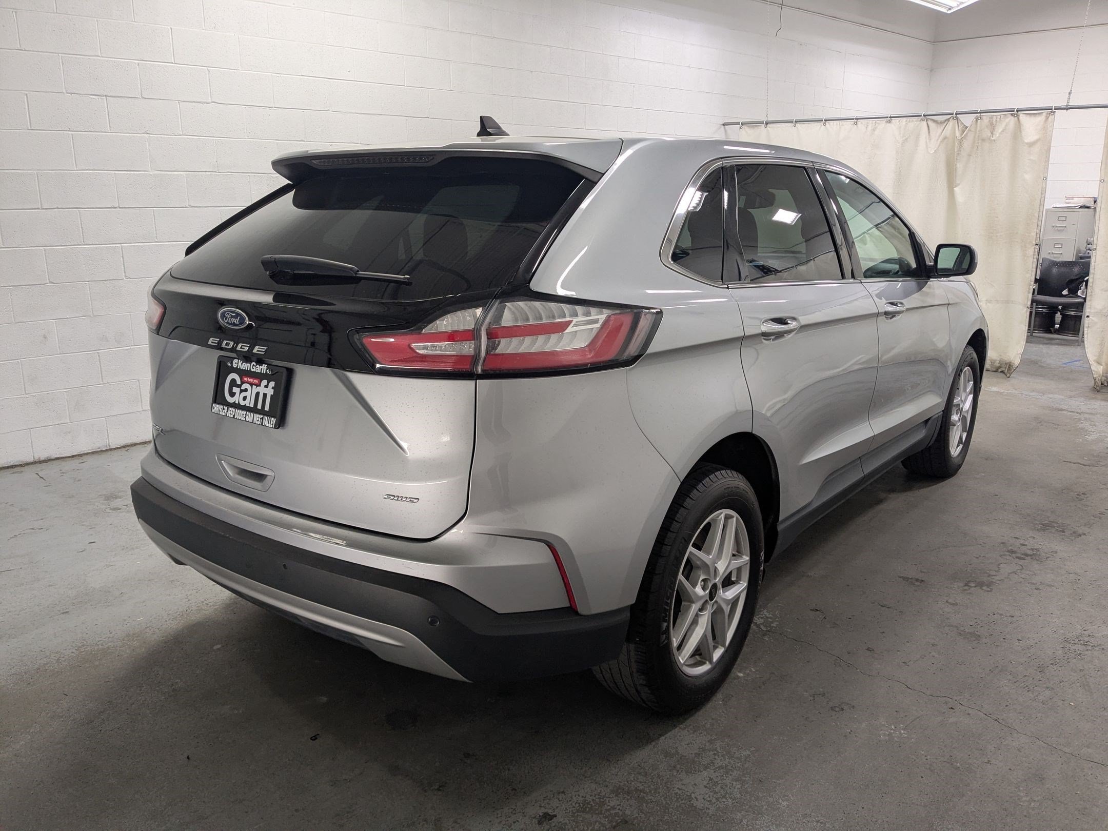 Used 2023 Silver Metallic Ford SEL image 4