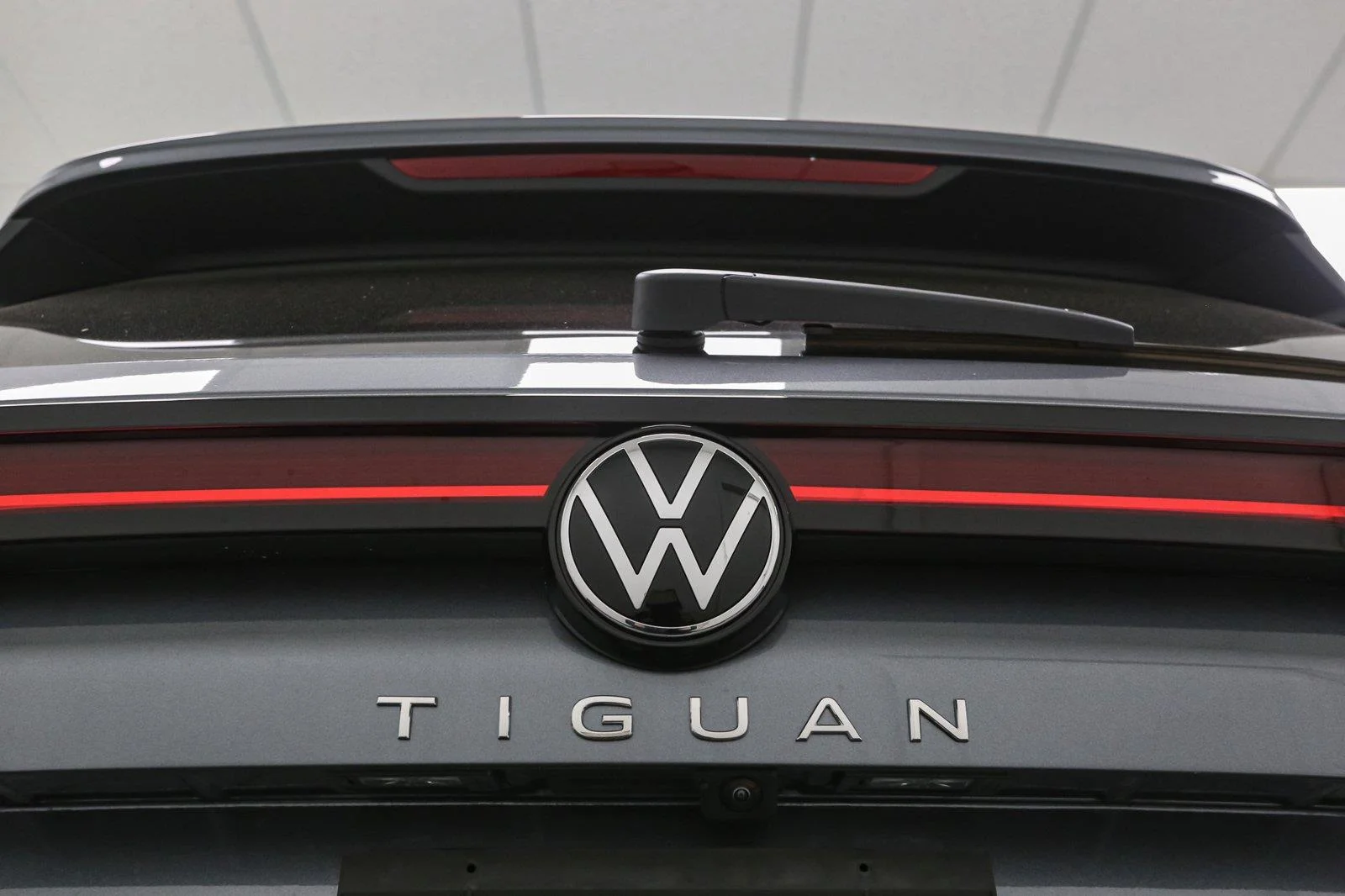 New 2026 Platinum Gray Metallic Volkswagen S image 10