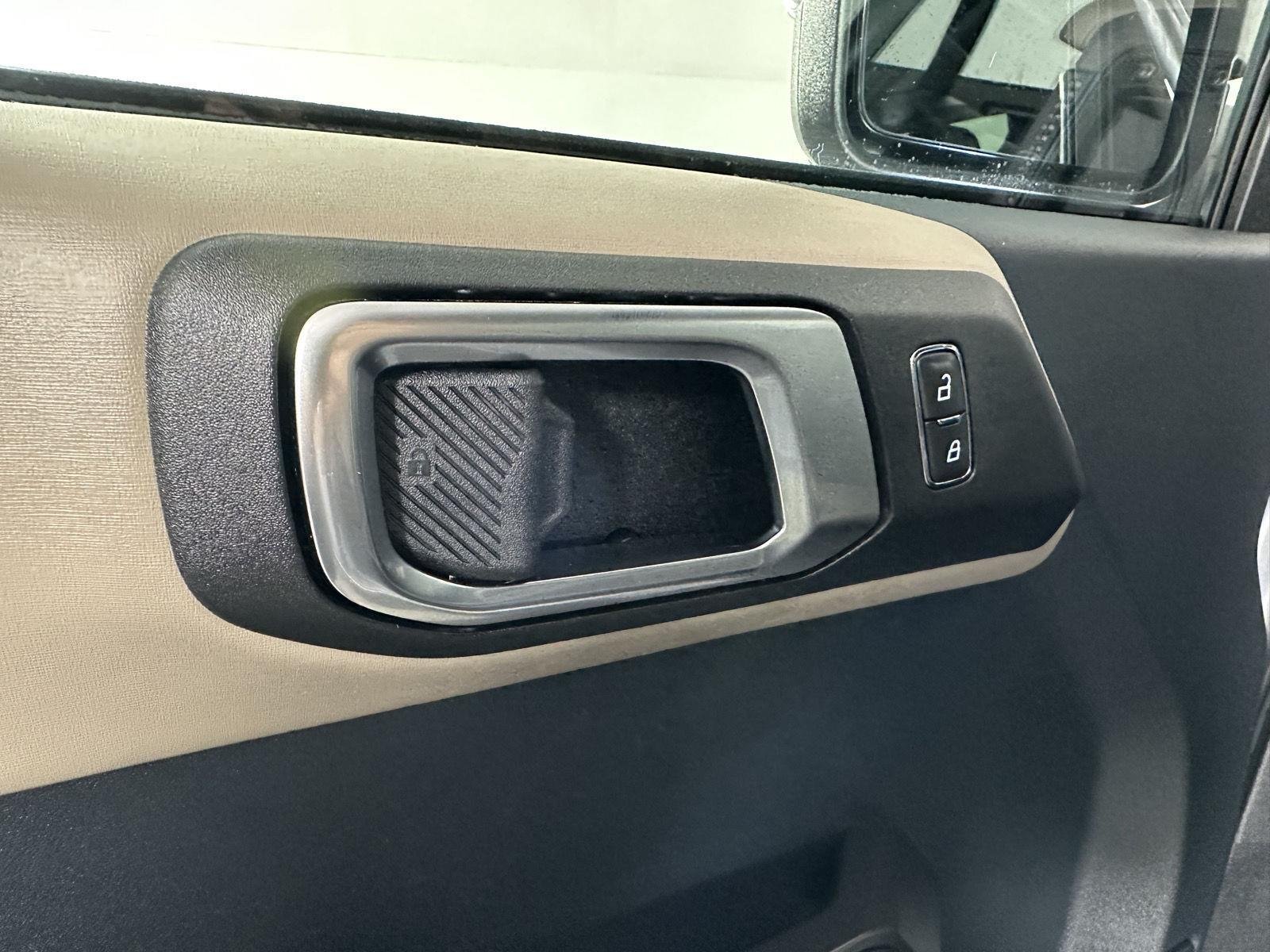 Used 2024 Iconic Silver Ford Wildtrak image 13