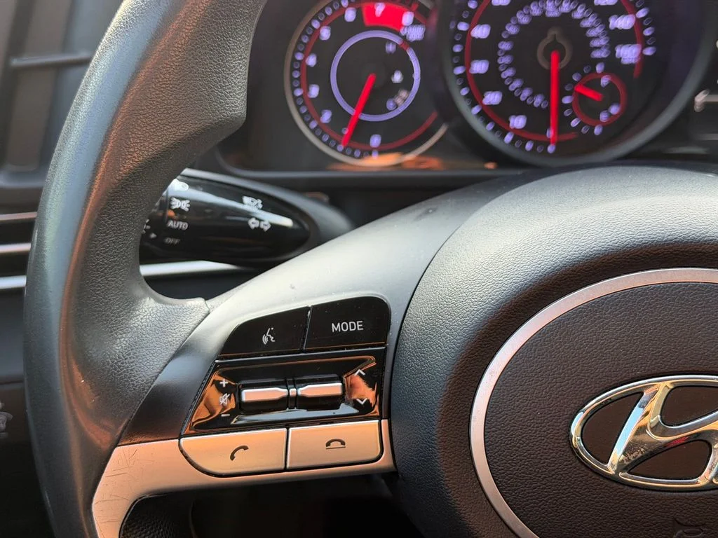 Used 2023 Silver Hyundai SEL image 19