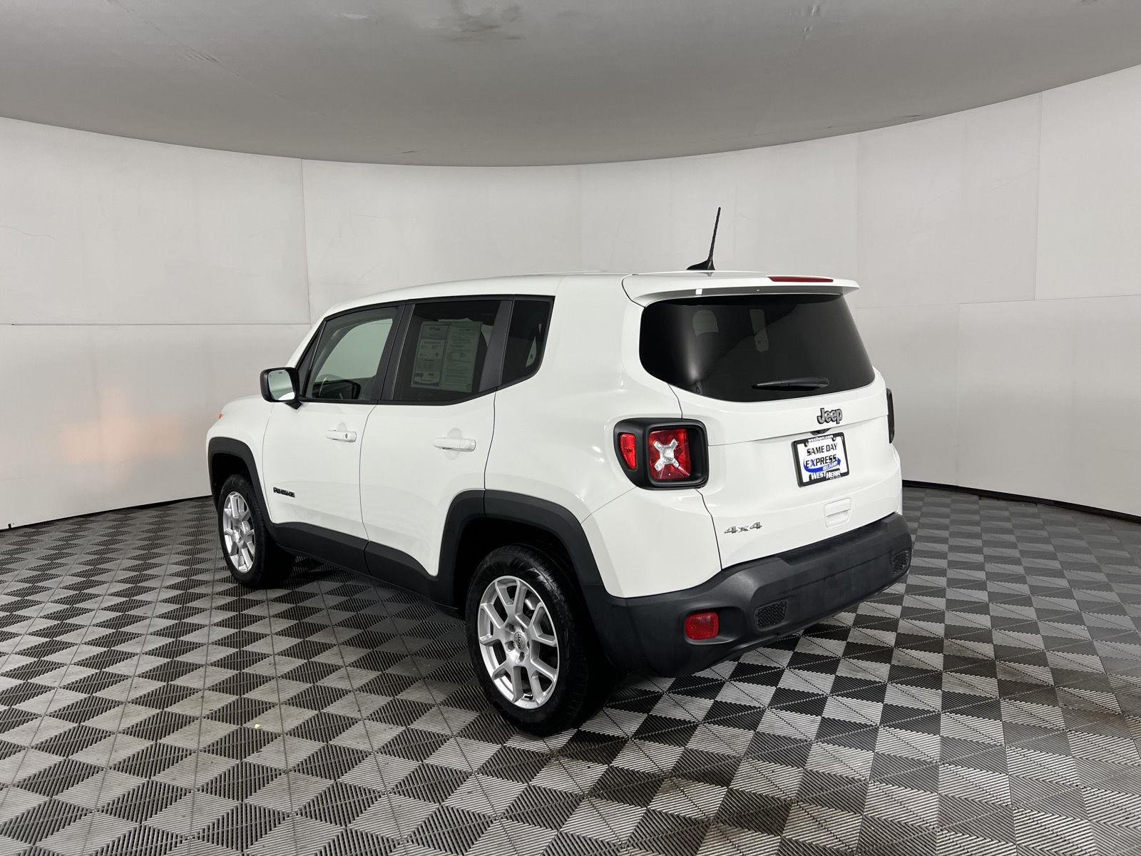Certified Used 2023 Alpine White Clearcoat Jeep Latitude image 7
