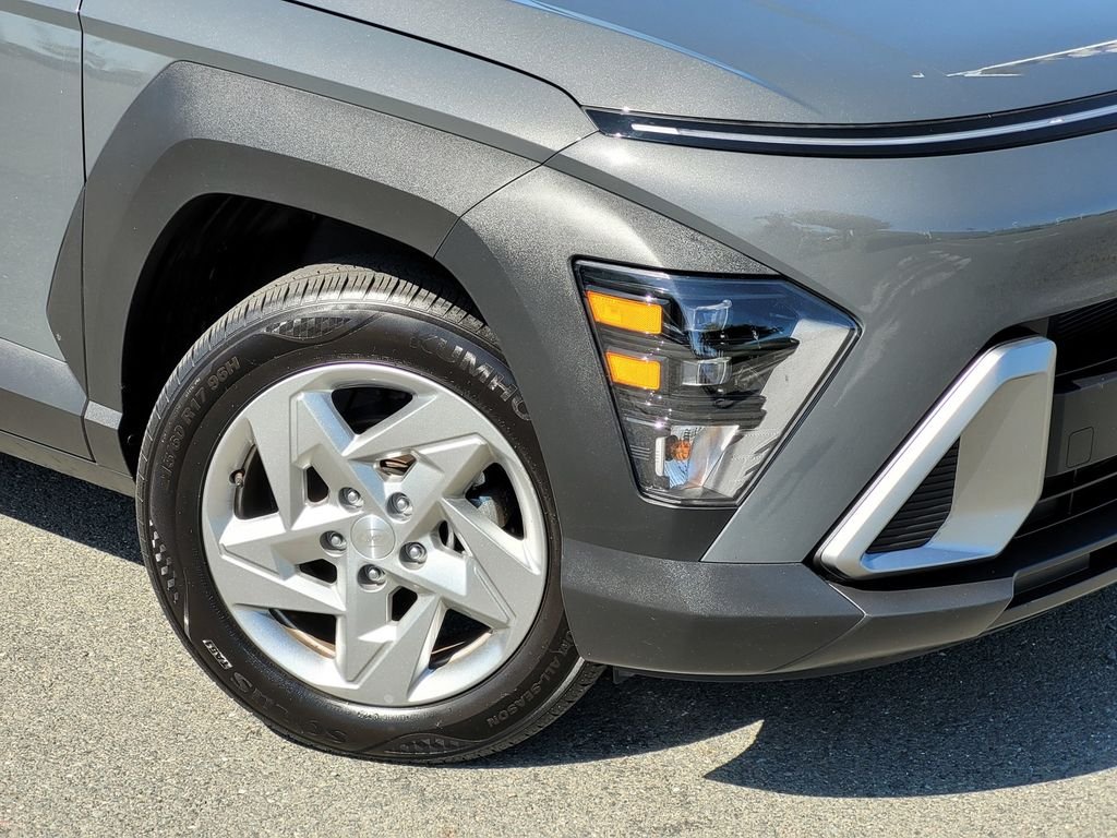 Used 2025 Gray Hyundai SE image 9