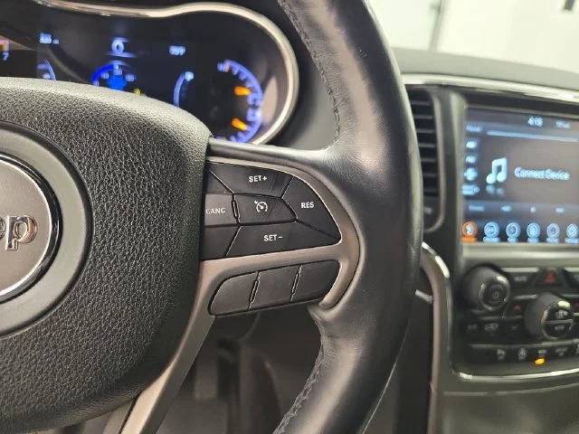 Used 2018 Bright White Clearcoat Jeep Limited image 33