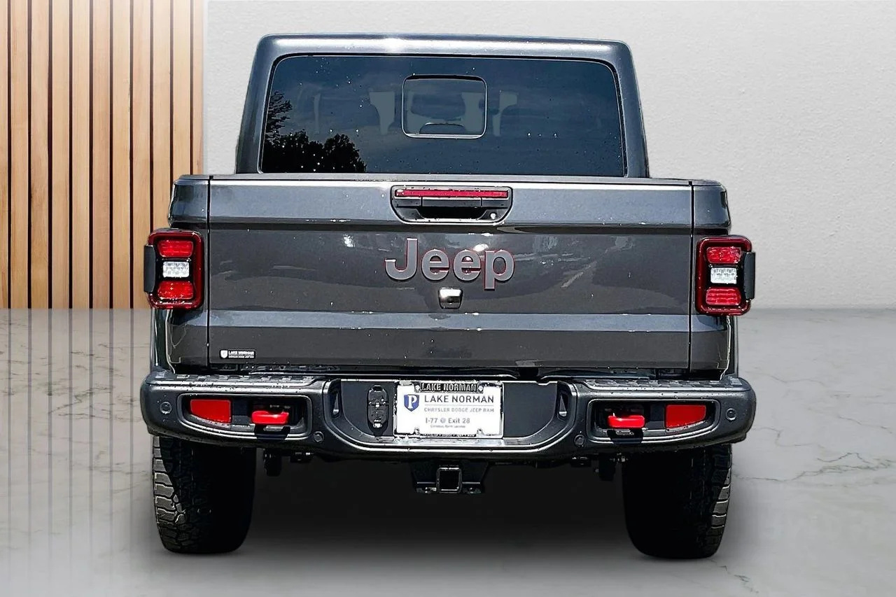 New 2026 Granite Crystal Metallic Clear-Coat Exterior Paint Jeep Rubicon X image 7