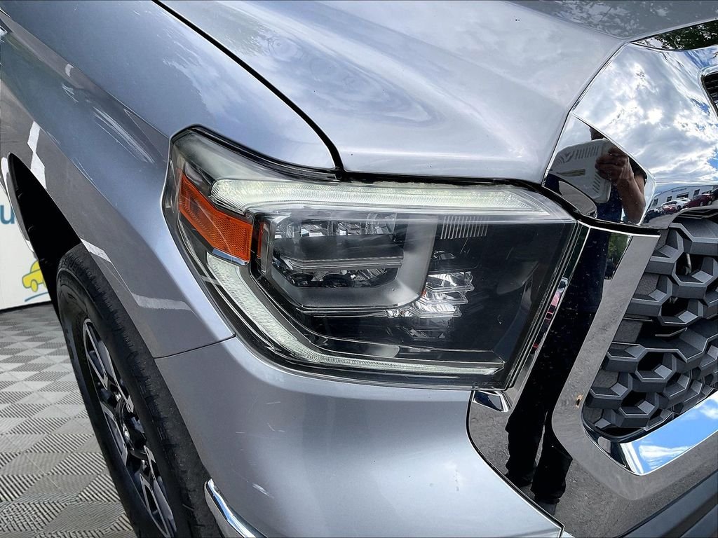 Used 2018 Silver Toyota SR5 image 32