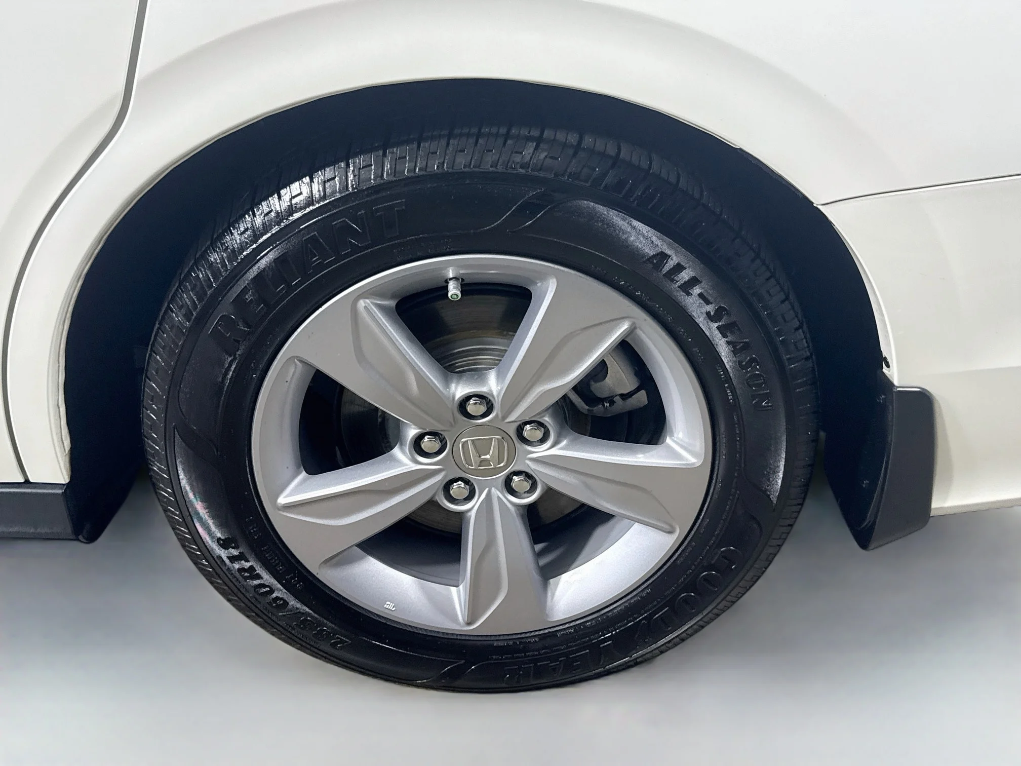 Used 2019 White Diamond Pearl Honda EX-L image 30