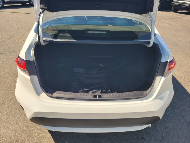 Used 2022 White Toyota LE image 11