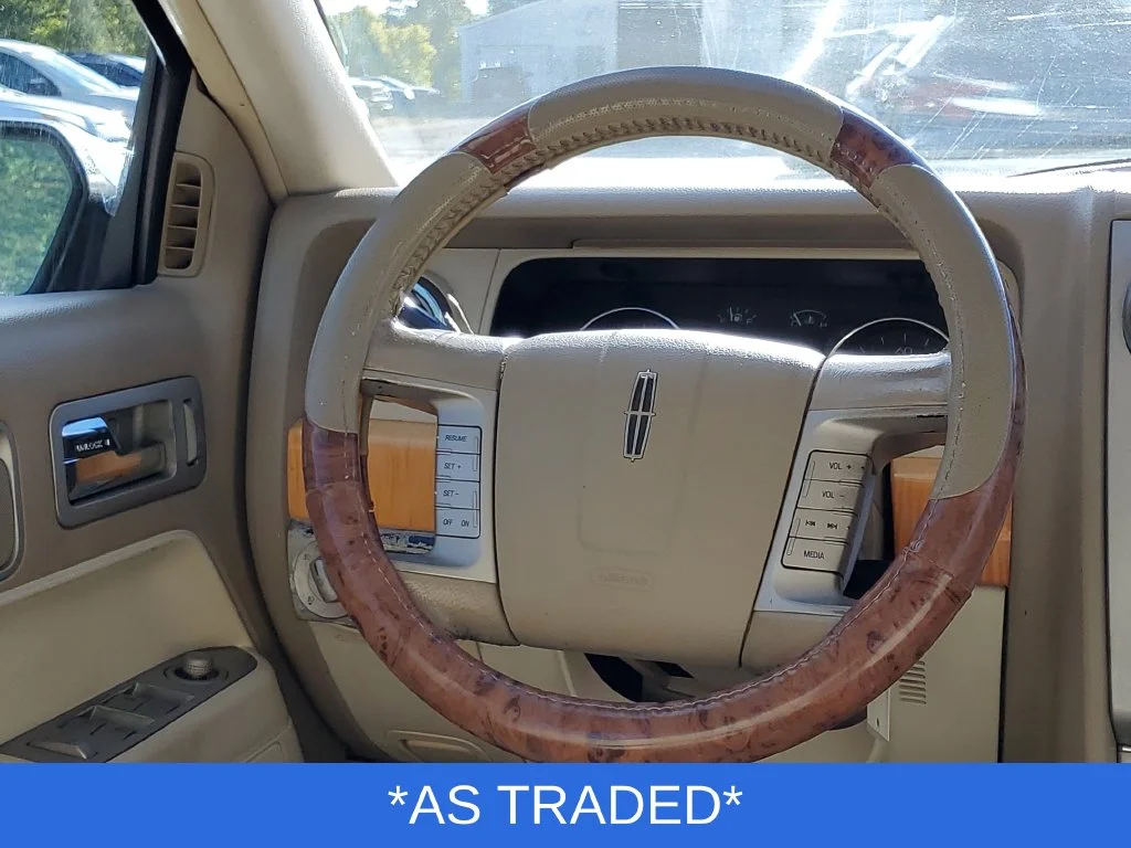 Used 2008 Beige Lincoln Base image 24