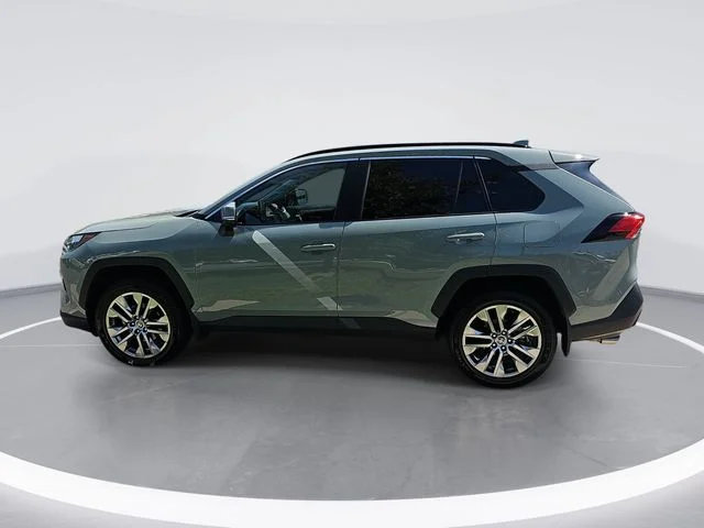 Used 2022 Gray Toyota XLE Premium image 6
