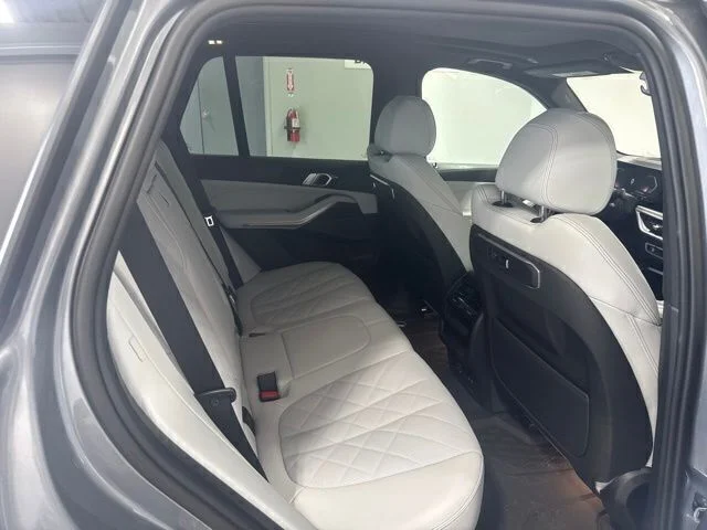 Used 2024 Gray BMW xDrive40i image 27