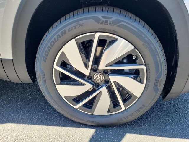 New 2026 Silver Volkswagen SE w/Technology image 20