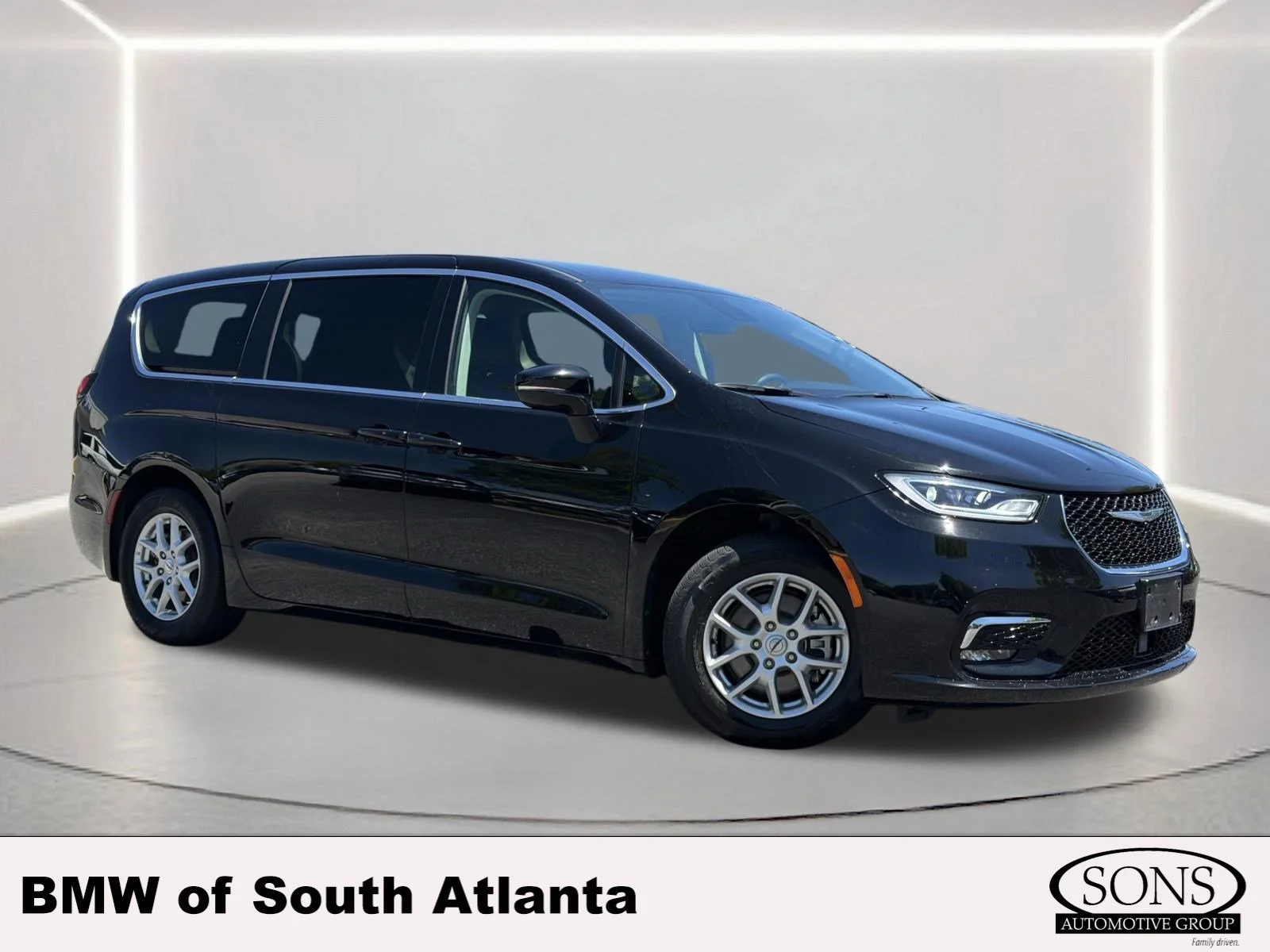 2024 Chrysler Pacifica Touring L's photo