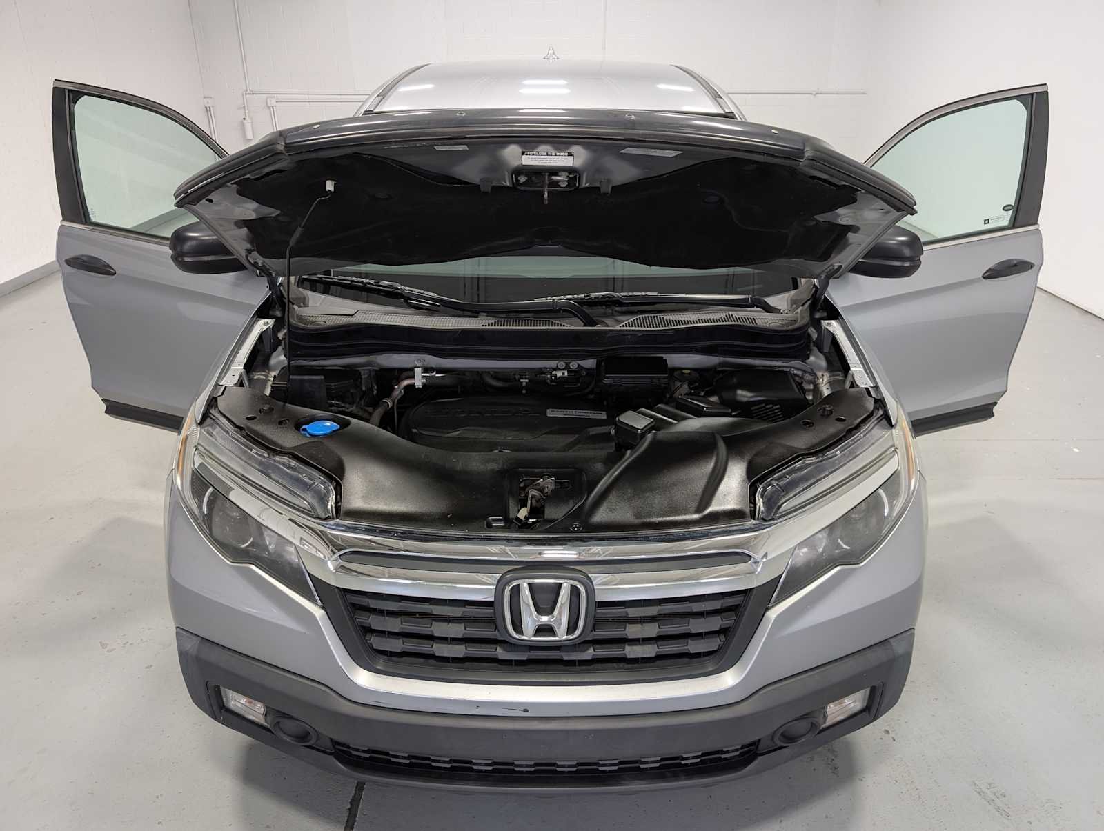 Used 2017 Lunar Silver Metallic Honda RT image 12