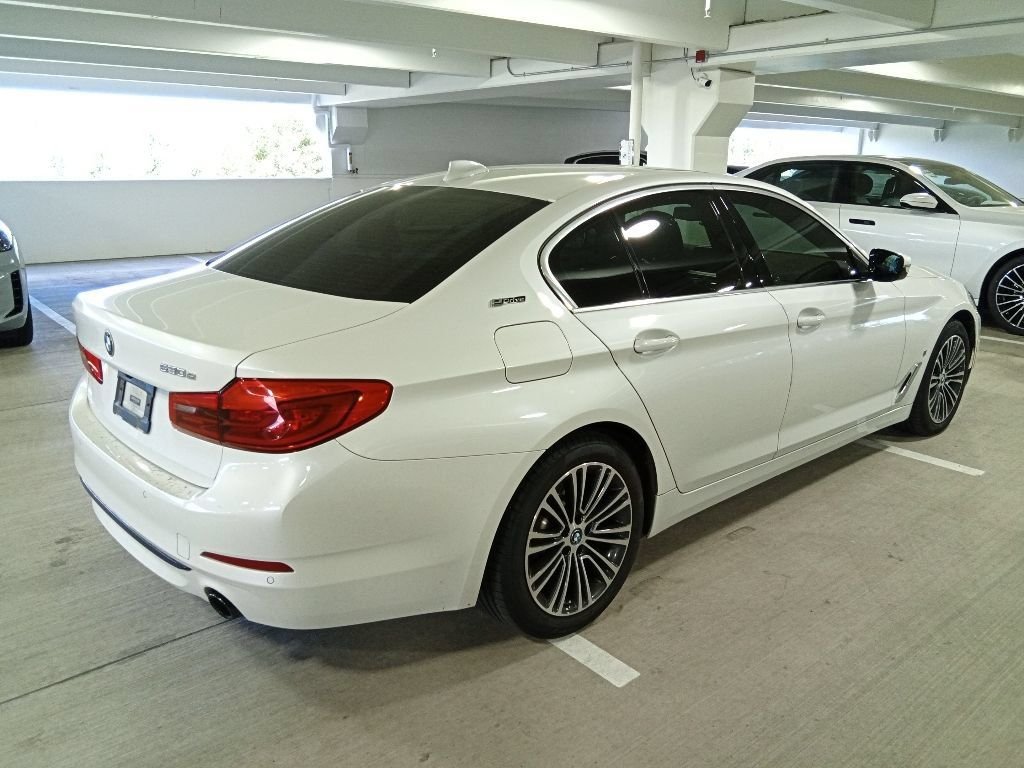 Used 2019 Mineral White Metallic BMW 530e xDrive iPerformance image 5