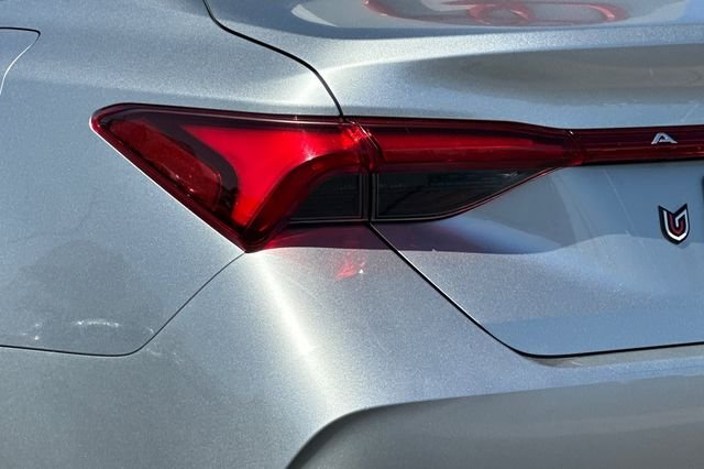 Used 2019 Silver Toyota XLE image 26